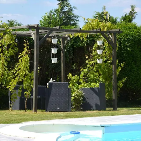 With Private Pool In Blaregnies
